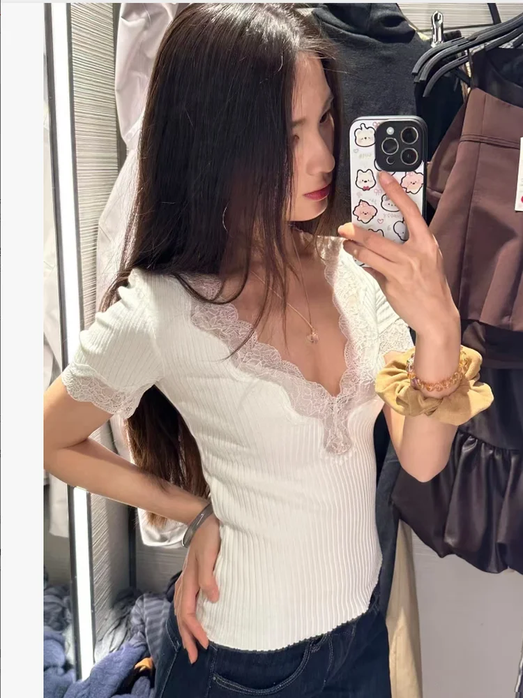 

Весна 2026: Горячая новинка! Женский топ с V-образным вырезом, кружевной отделкой и коротким рукавом, облегающий, в рубчик, в стиле Pure Desire Spicy Girl.