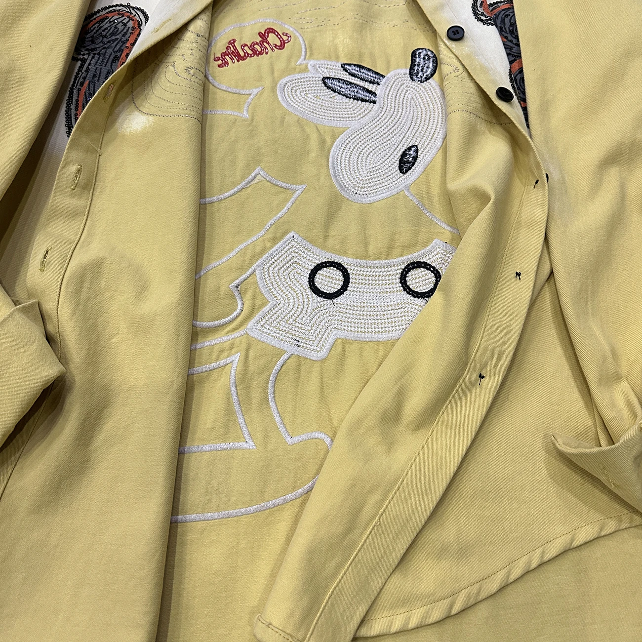 2025 primavera y otoño industria pesada bordado dibujos animados Denim camisa chaqueta mujer suelta moda lentejuelas manga larga Top