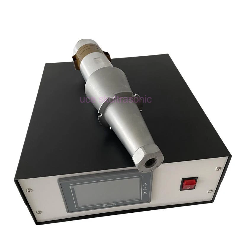 Convertitore piezoceramico 15Khz del generatore del sonicatore del saldatore ad ultrasuoni non tessuto per la saldatura della maschera della tazza