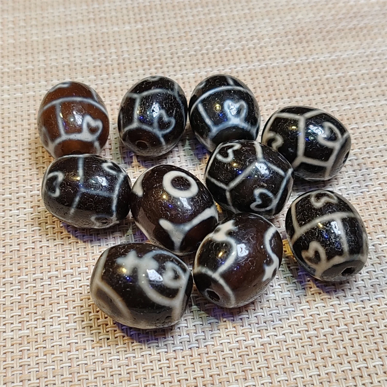 1pcs/lot Natural Old Agate Dzi Black and white Dalo Treasure bottle tortoise shell lotus 22×18mm diy Bracelet Necklace taki 2