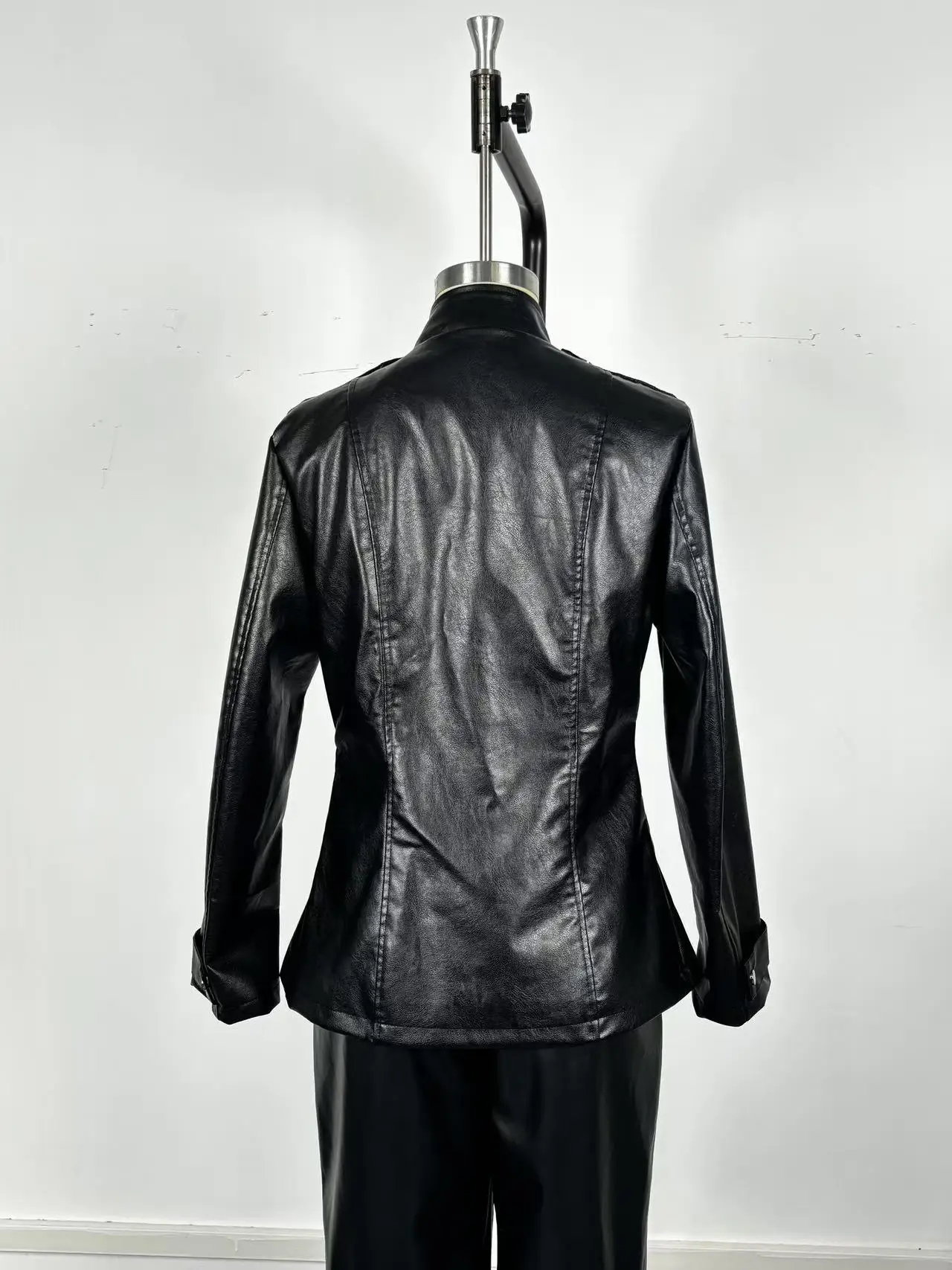 معاطف نسائية من جلد البولي يوريثان سترات قصيرة متينة وأكمام طويلة وياقة واقفة وسحاب رفيع ونحيف مناسب للمكتب للسيدات غير رسمي لخريف 2025