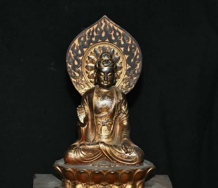 Old Tibet Pure Bronze Gilt Lotus Flower Shakyamuni Sakyamuni Buddha StatueOld Tibet Pure Bronze Gilt Lotus Flower Shakyamuni Sak