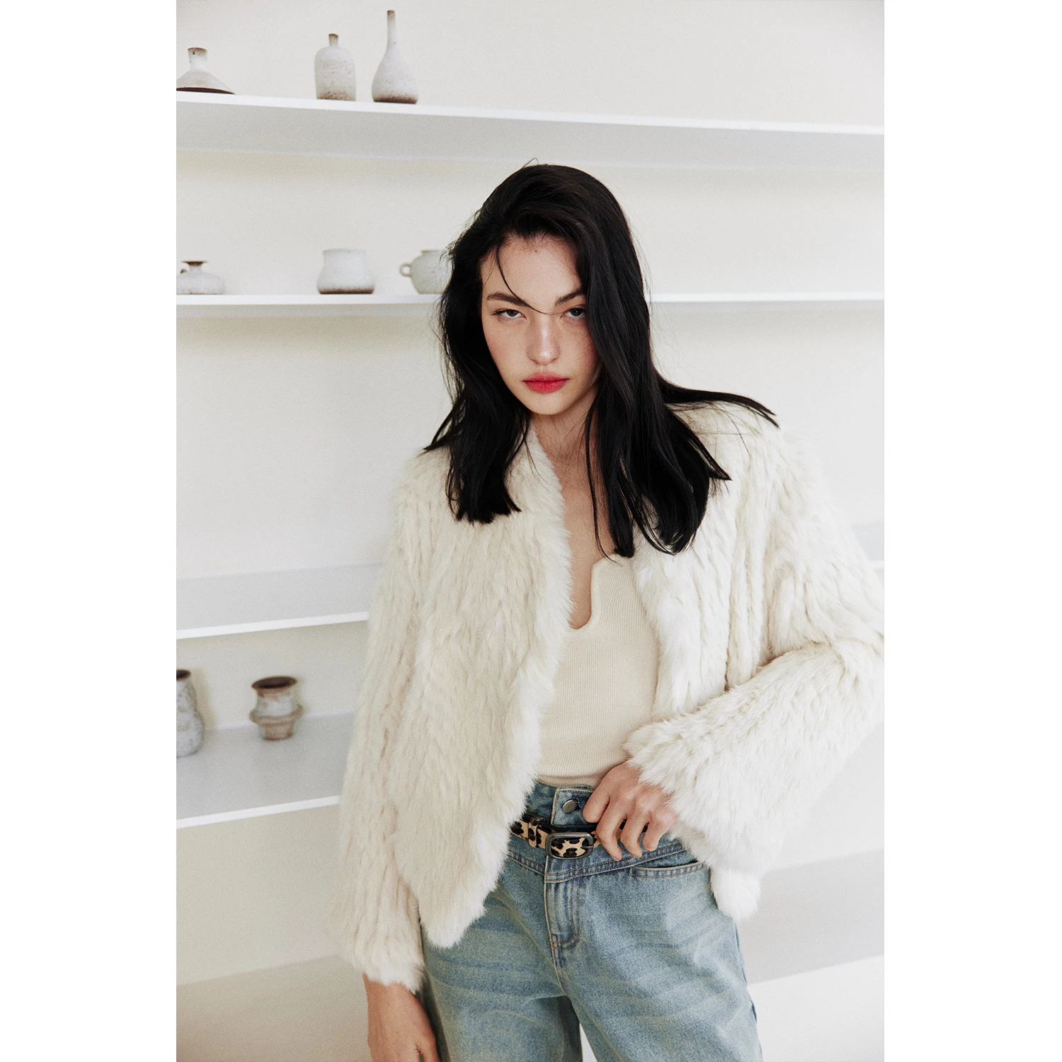 Rosebanks Faionable ort Rabbit Fur Weave Leather Warmth Collar V-ne oulder-length Women's Coat for Winter Season