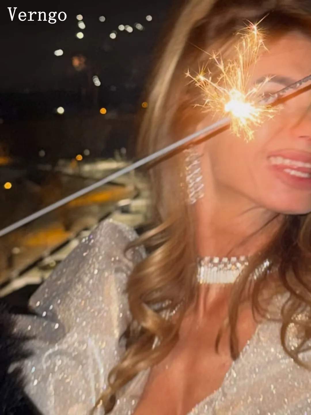 Vestido de Festa Mini Verngo Brilhante com Glitter, Decote Coração, Mangas Curtas, Modelo Evasê, Vestido de Coquetel com Amarração, Vestido Formal para Ocasiões Especiais, Personalizável