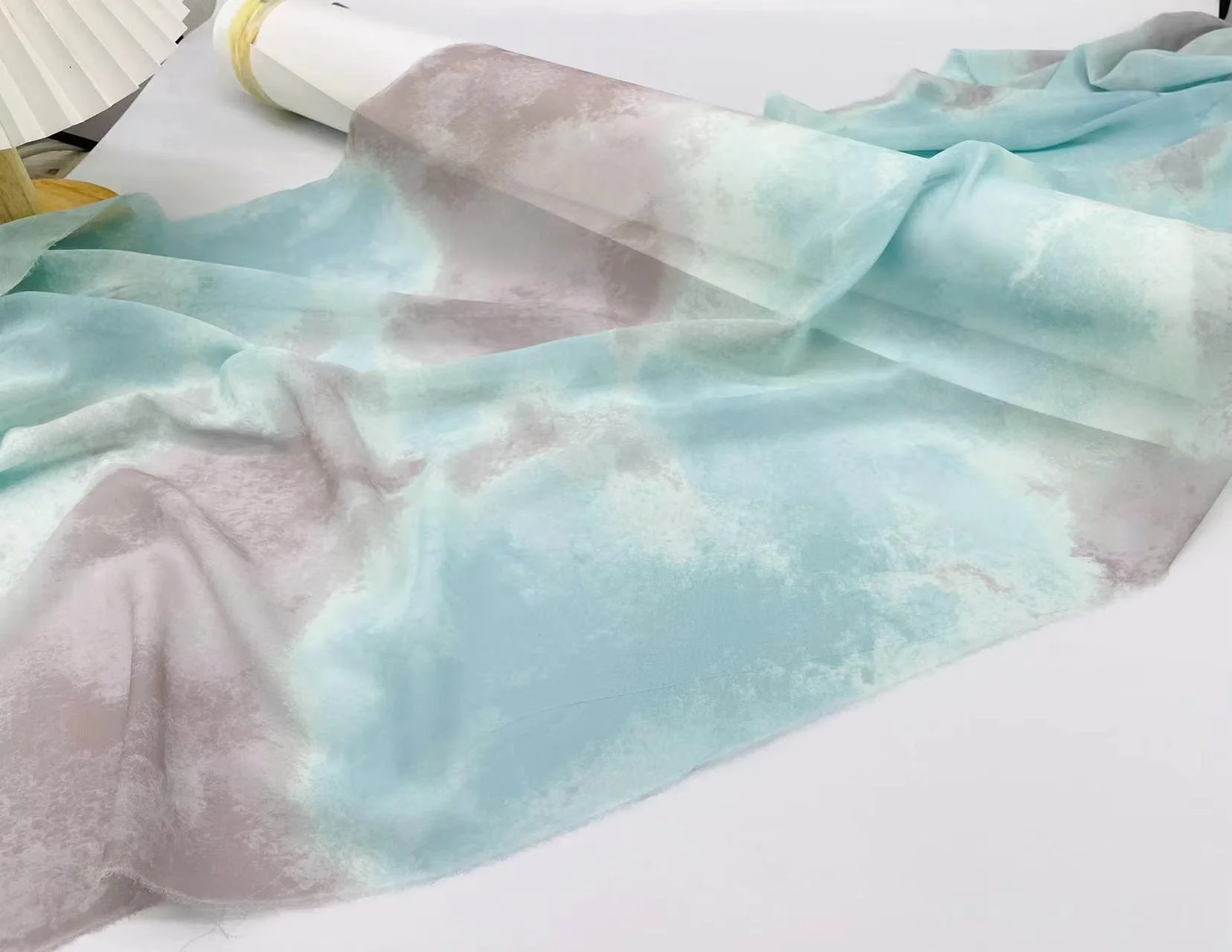 

Lightweight Viscose Chiffon Dr Fabric with Dyed Knot Print And Gauzy Effect for Hanfu And Dres European Sle Striped P...