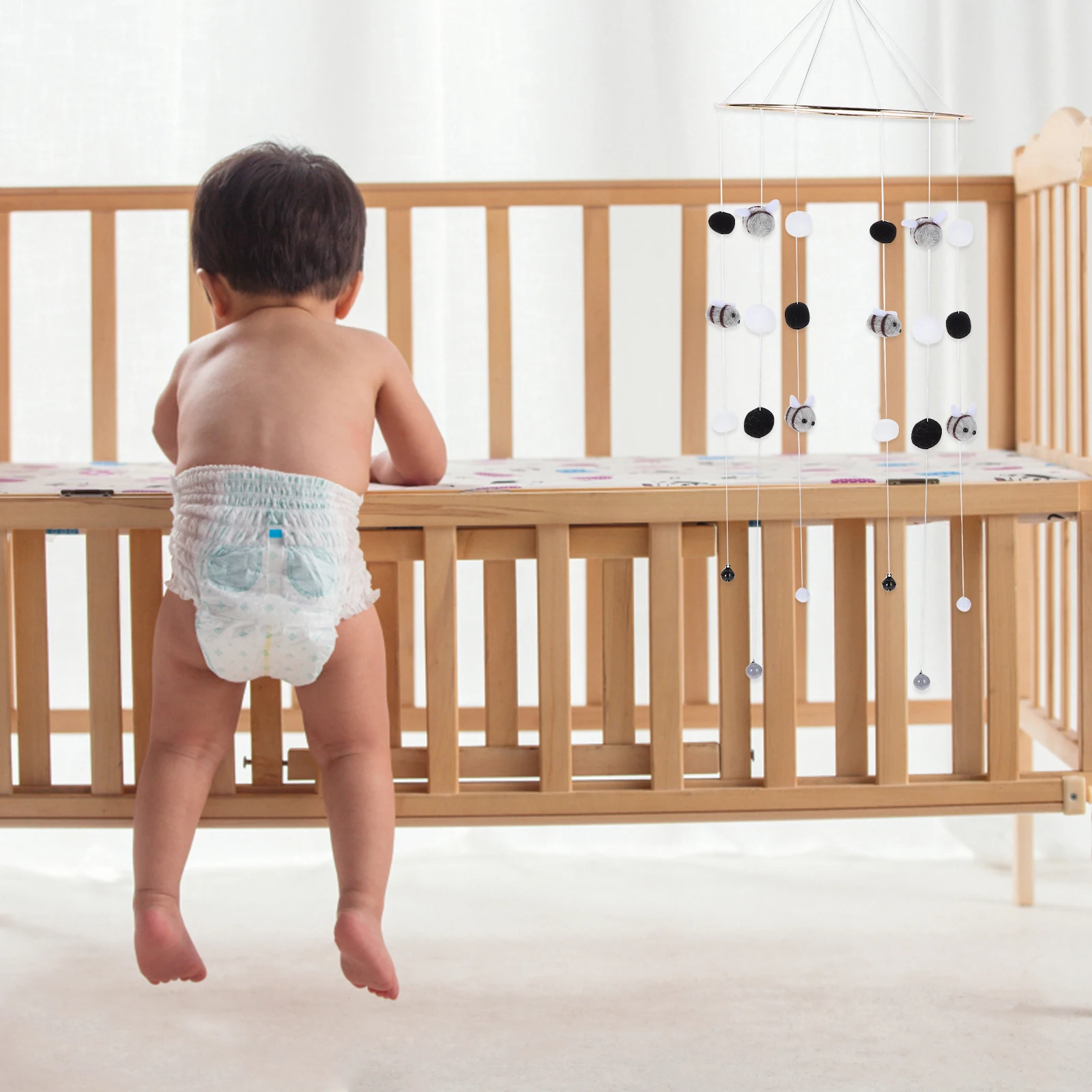 

Felt Bee Baby Room Decor Crib Bee Hanging Toy Pendant Mobile Toy Safe Creative Hanging Wind Chime Nursery Prop