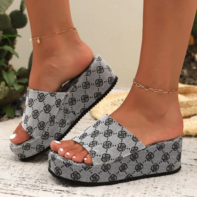 Sandalias de verano de marca de lujo para mujer, zapatillas planas de diseñador de moda, zapatos de suela suave, toboganes de playa transpirables