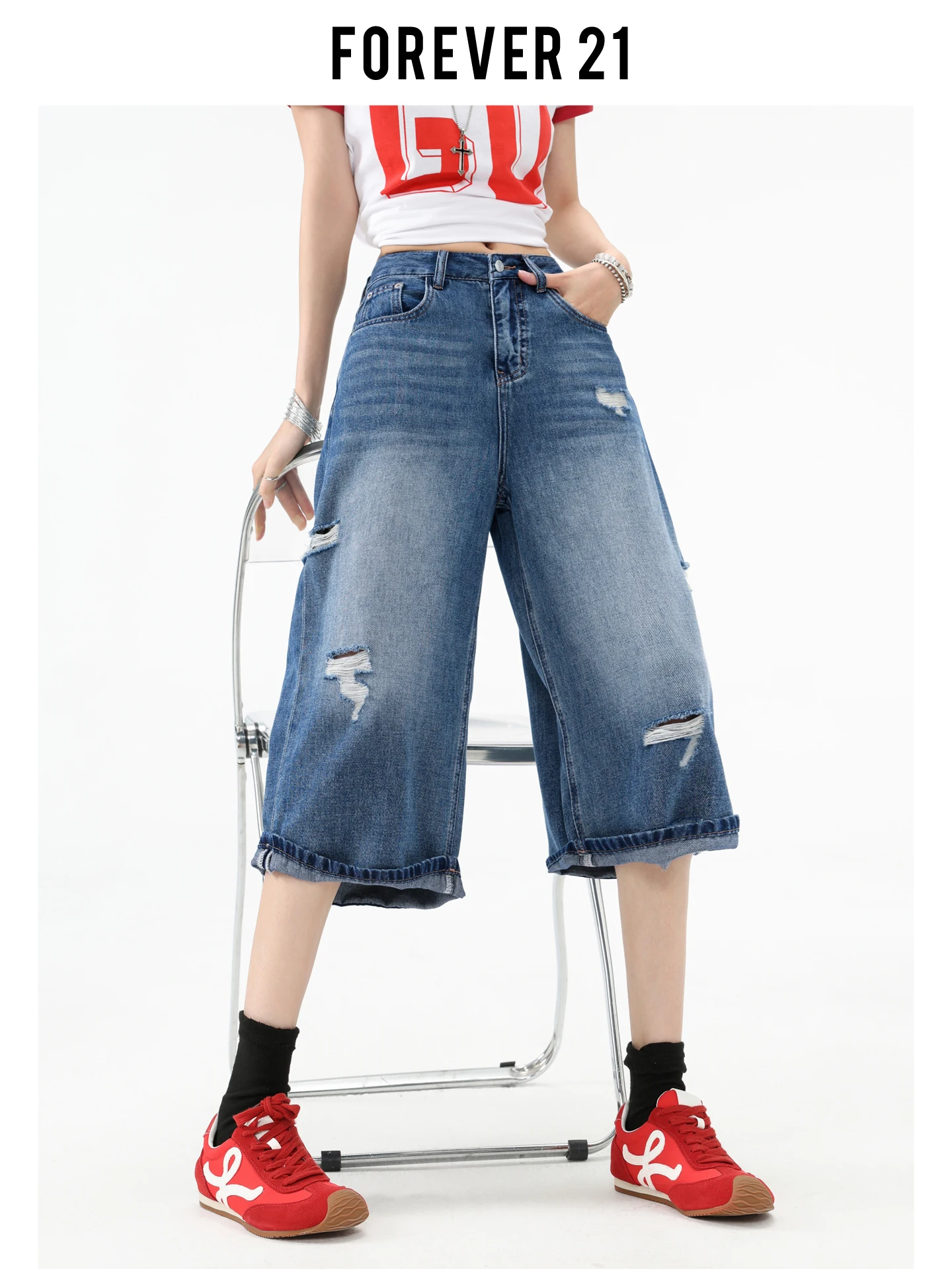 Calça Jeans Feminina Forever 21 Retrô Azul com Rasgos, Perna Larga, Cintura Alta, Reta, Efeito Emagrecedor, Comprimento Sete Oitavos, Estilo Urbano Casual de Verão