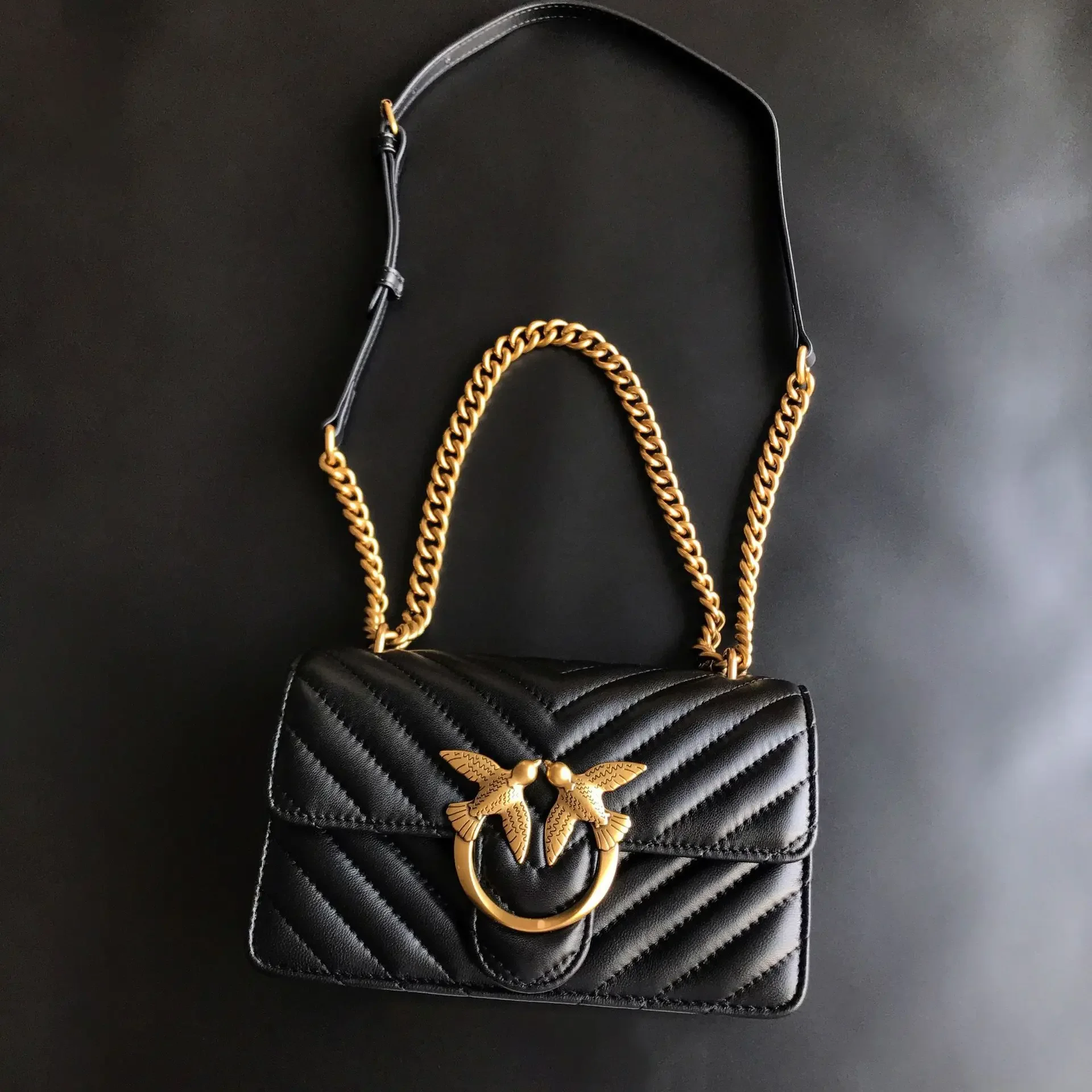 Gift Pinko Same Style V Pattern Goatskin Swallow Bag Genuine Leather Shoulder Armpit Women's Bag High Version Chain Bag