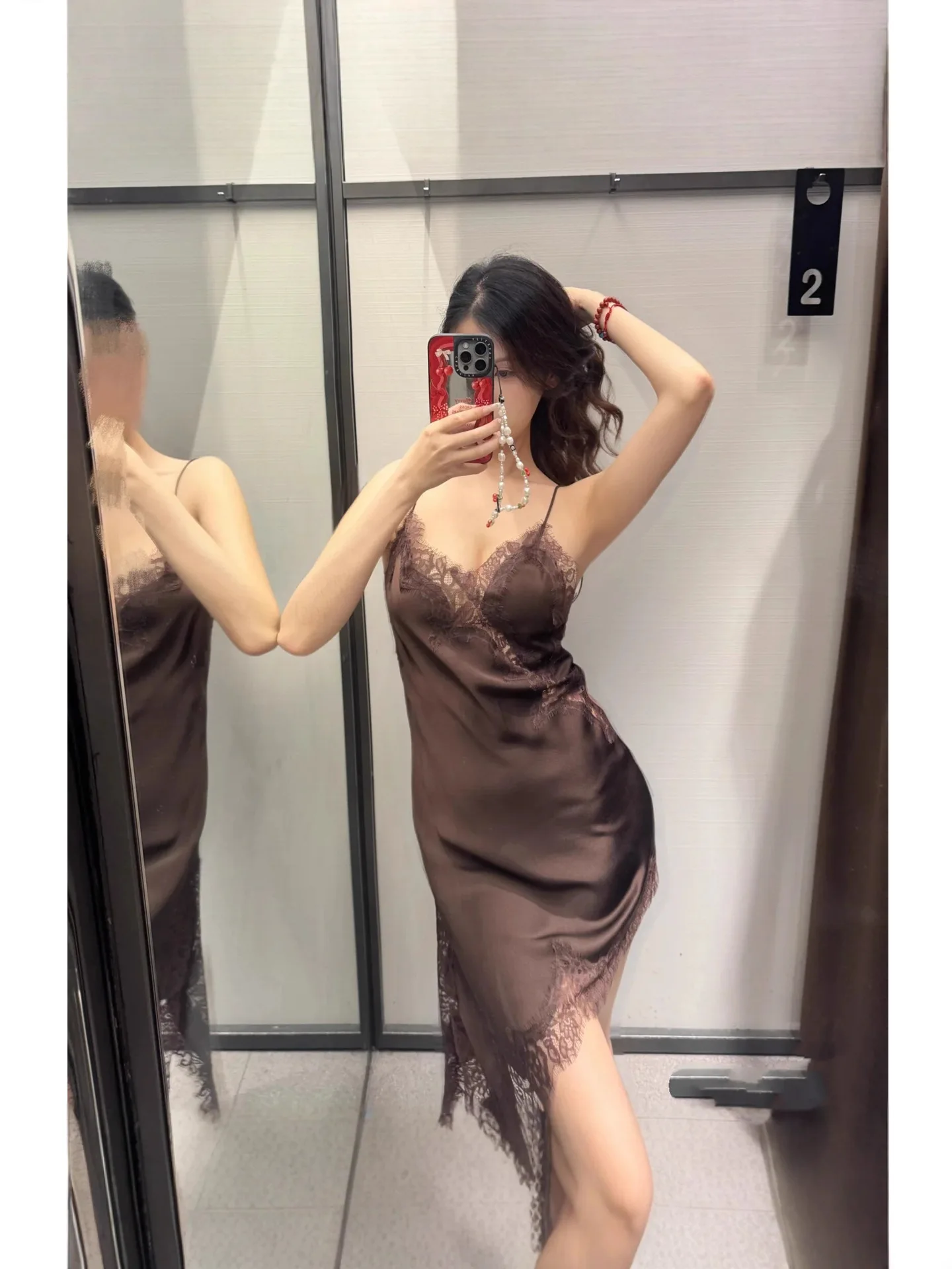 ブラウンサテンレーススプライシングスリングドレス女性エレガントな不規則な裾 V ネックバックレスノースリーブガウンシックな女性パーティークラブ Vestidos