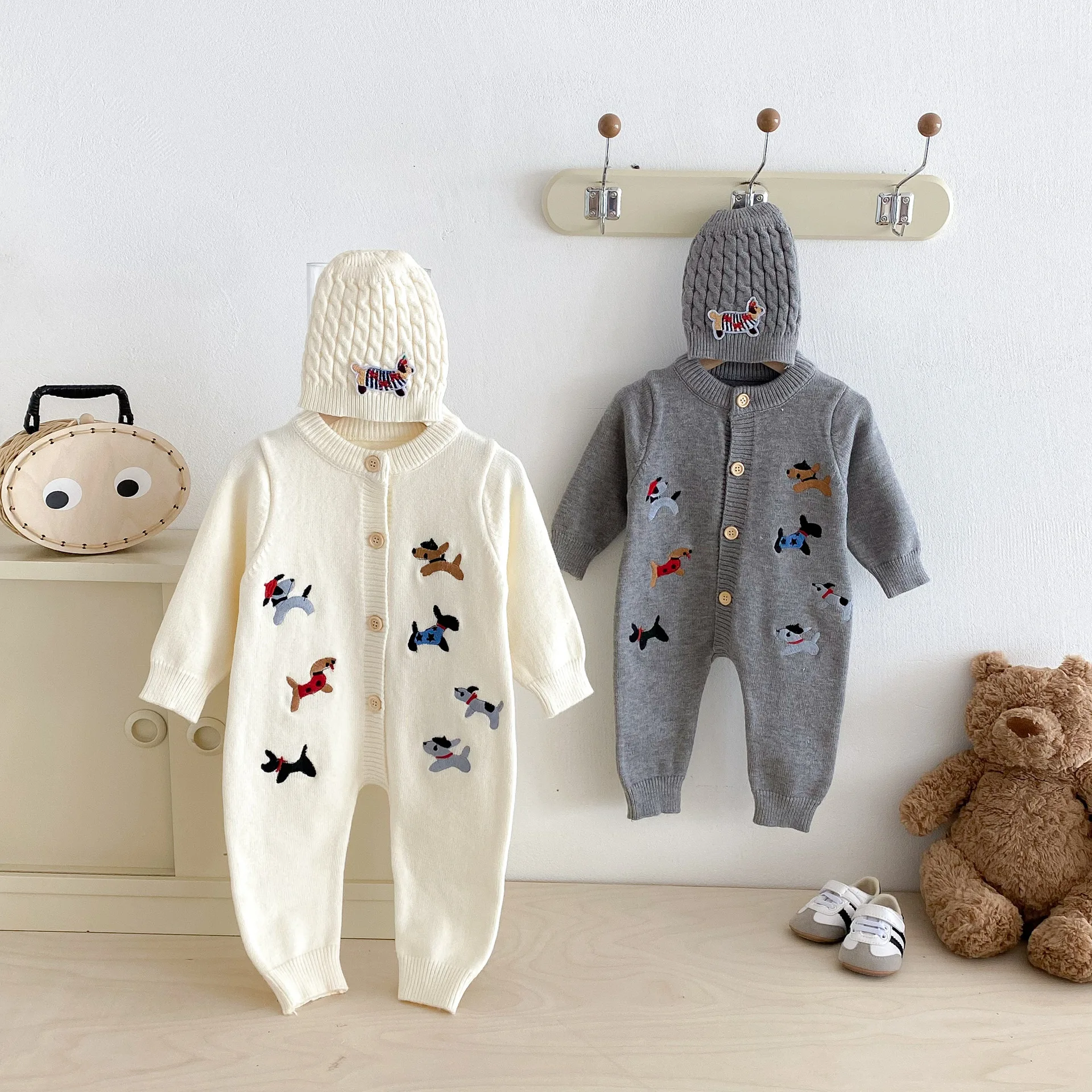 

Детский вязаный комбинезон и шапка, наряд для новорожденных, осень-зима 2025 года, вязаный комбинезон с героями мультфильмов для маленьких мальчиков и девочек, теплая одежда для малышей