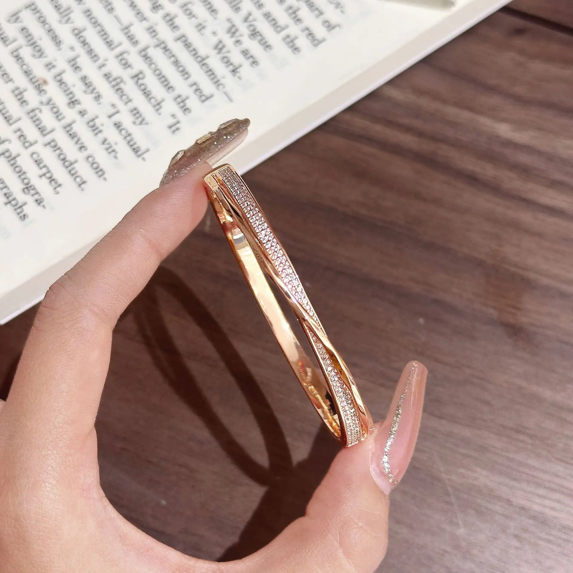 

2025 Лидер продаж, браслет с крестом из стерлингового серебра 925 пробы, высококачественный модный европейский и американский легкий роскошный женский ювелирный браслет, оптовая продажа