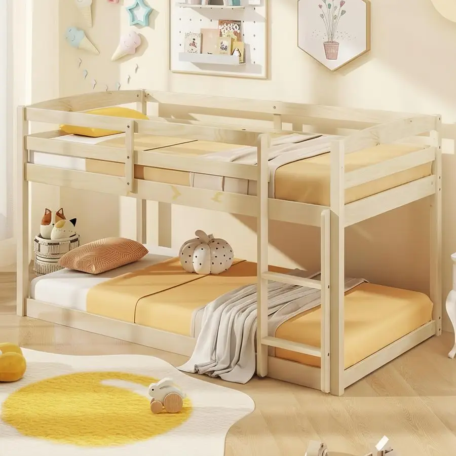 

Низкая двухъярусная кровать Twin over Twin, каркас из массива дерева с встроенной лестницей и защитными перилами, компактная низкая двухъярусная кровать для детей