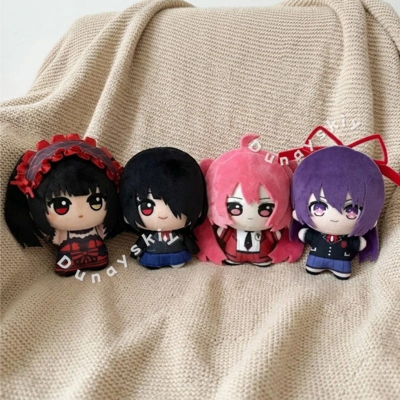 Date A Live Peluche Tokisaki Kurumi Yatogami Tohk Itsuka Kotori 10cm Tamaño Pequeño Peluche con Cuerpo Estampado Coleccionable para Fans Cosplay Halloween