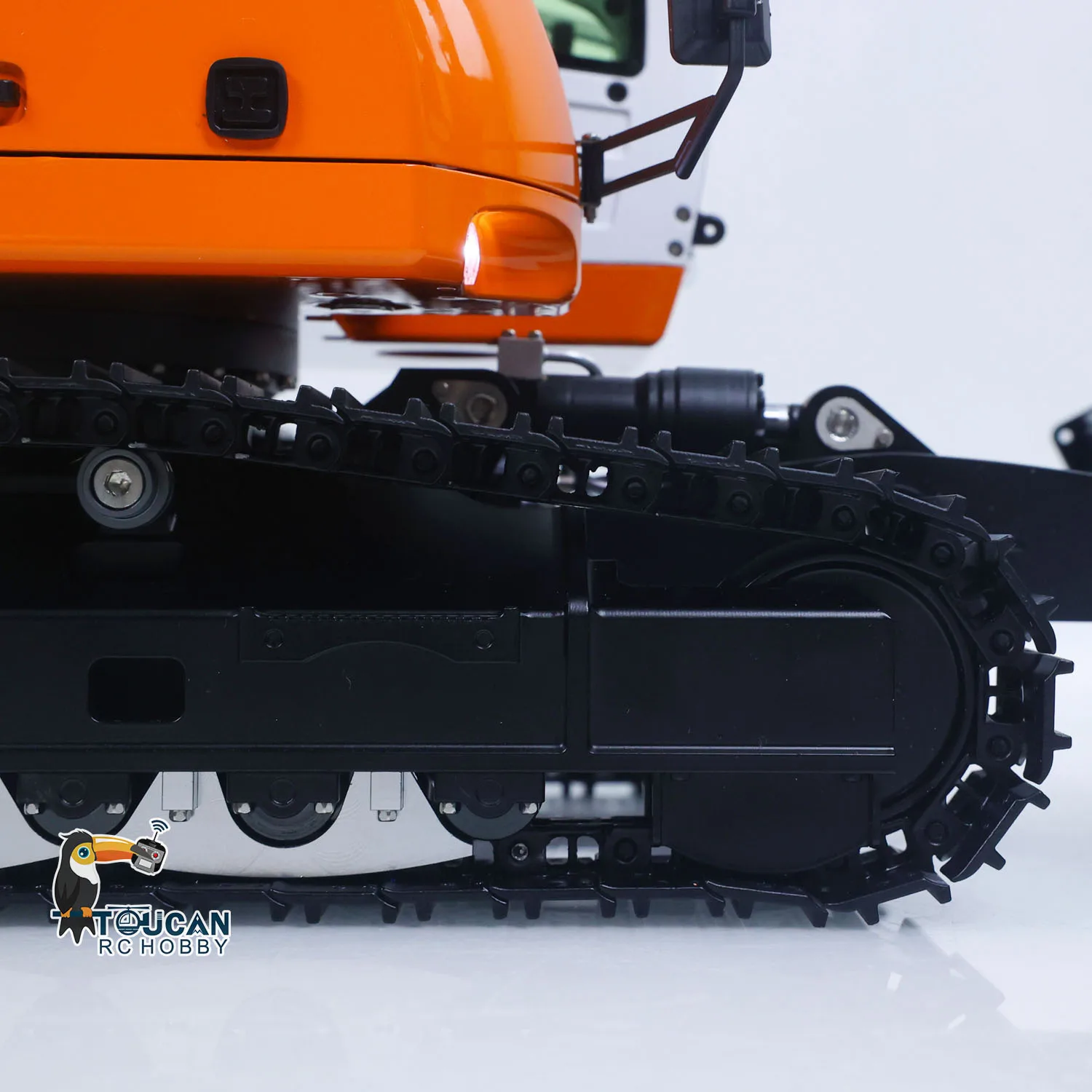 

1/14 CUT Model Metal Remote Control Hydraulic Excavator LR914 RC Tracked Digger 5CH Valve RTR Engineering Vehicle Lights Sounds
