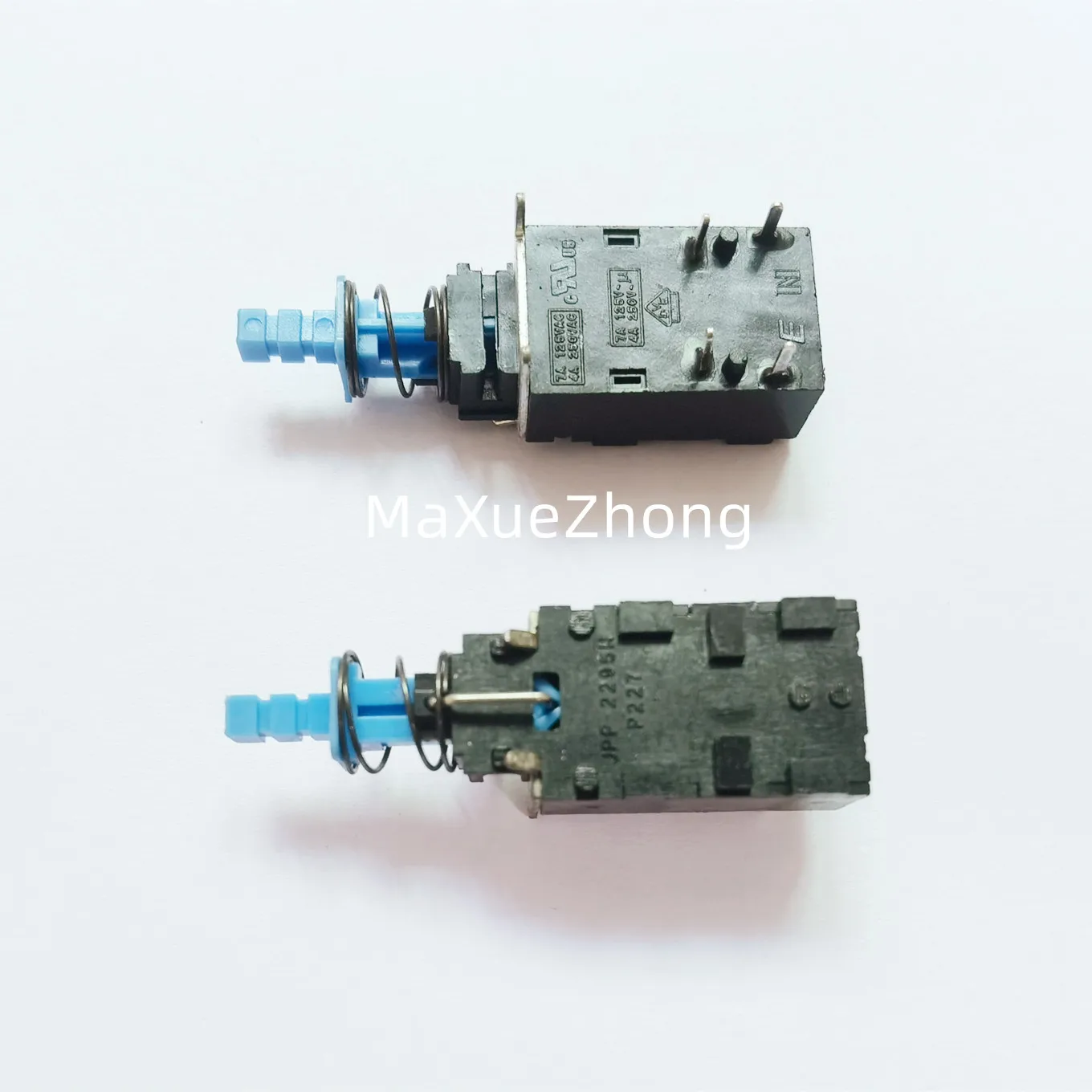 Imagem -02 - Interruptor com Bloqueio Automático Original Novo 100 Tamanhos 7a 125v 4a 250v Pinos