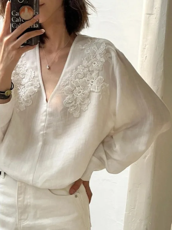 

White Casual Long Sve V-Ne Embroidered irt Thin Large Size Women's Faionable Autumn Top Cotton Blend Comfortable