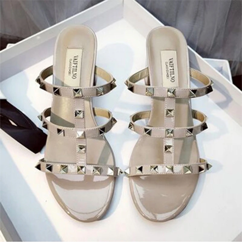 023Spring/Summer Sexy Open Toe Riveted Sandals Pumps Fashion Genuine Leather Buckle Straps Women\'s Outdoor Slippers Thick Heels