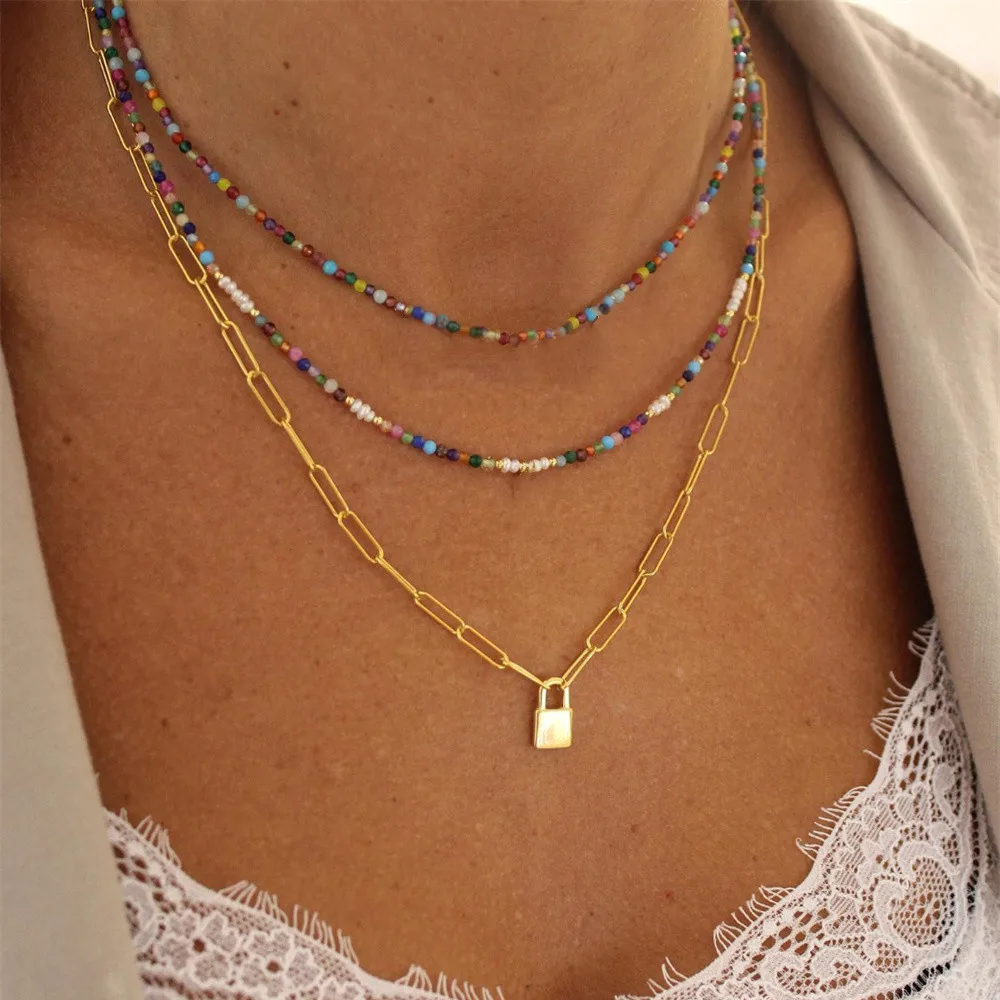 Collana a catena con ciondolo a lettera di perle artificiali di perle di colore Vintage per le donne gioielli girocollo Boho multicayer di moda