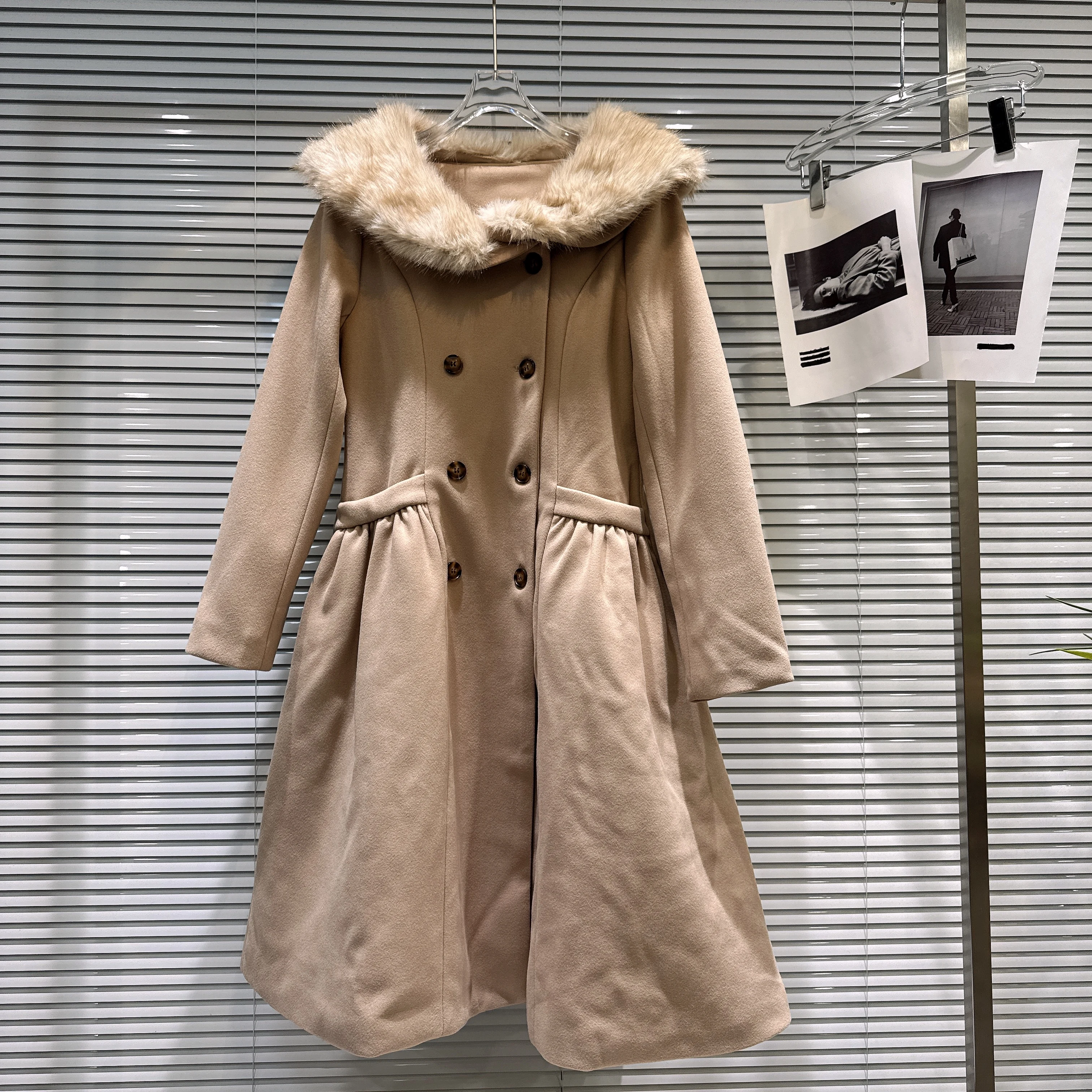 French Style Elegant Fur Collar Long Sleeve Double-Breasted Slim Fit Versatile Casual Wool Coat for Women Winter Long Jackets