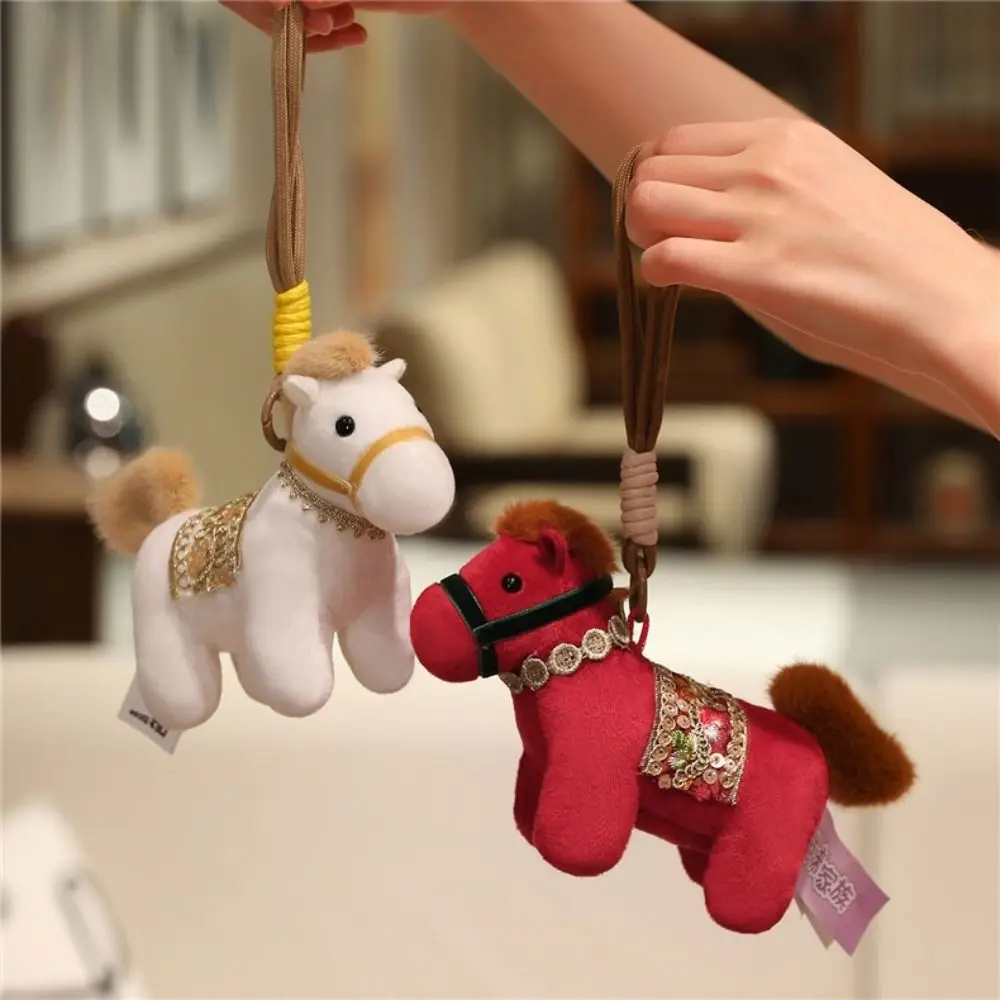 Grappige 15 cm pony sleutelhanger creatieve tas charmes nieuwjaar paard hangende mascotte ornamenten paard hanger nieuwjaar decor