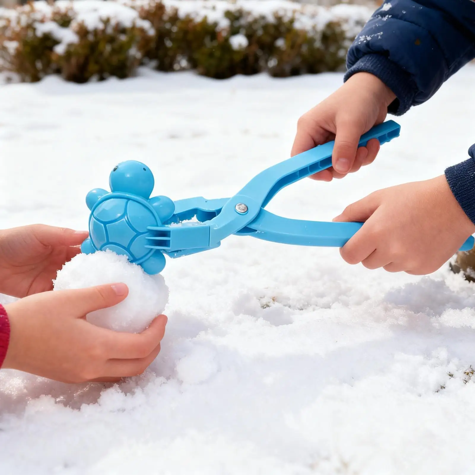 屋外冬用おもちゃ タートルクリップ付きハンドル 冬の動物 雪玉成形器 子供 男の子 大人 庭 屋外 芝生 パティオ用