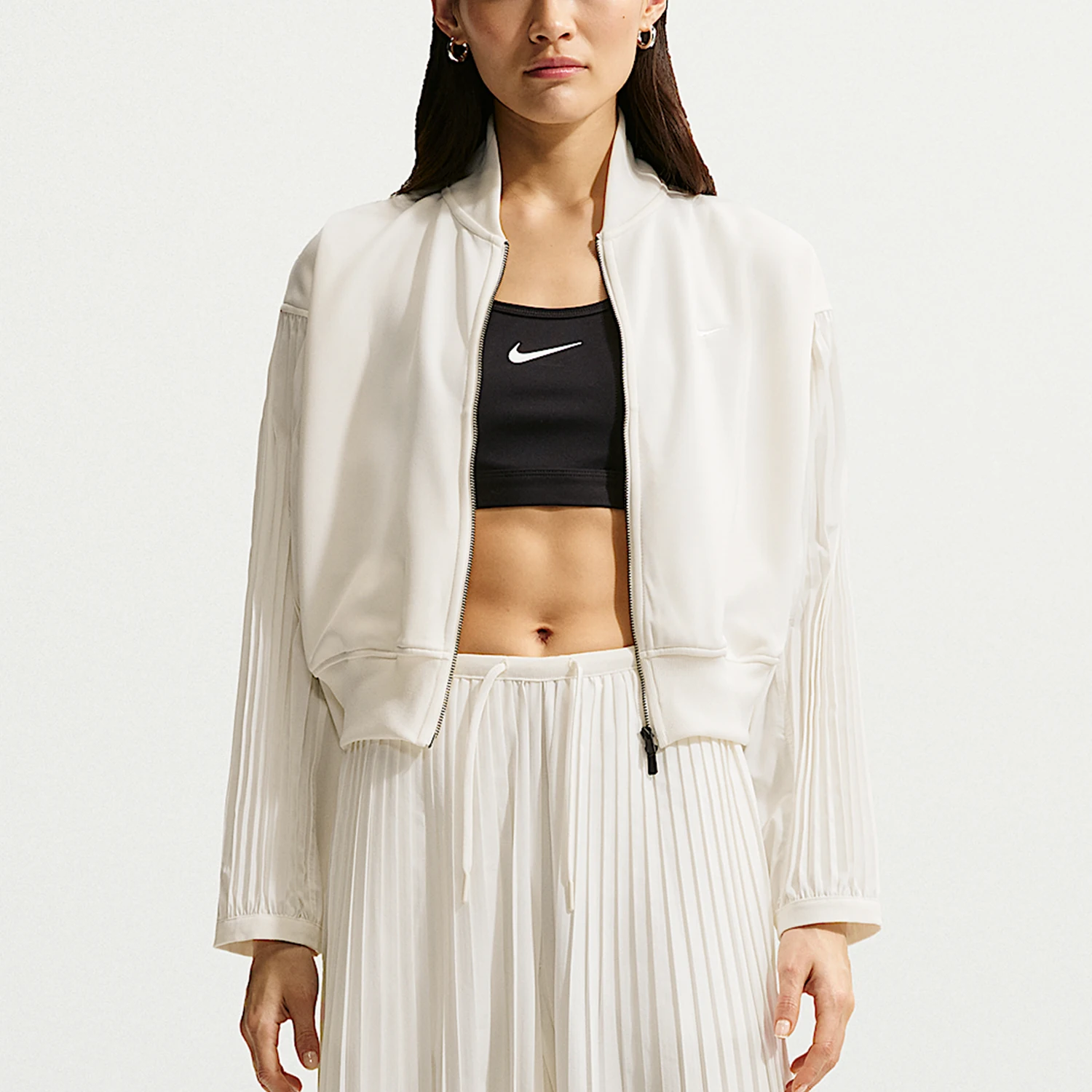 

Nike Authentic Sportswear Women's Woven Short Pleated Sleeve Jacket IQ0437-133