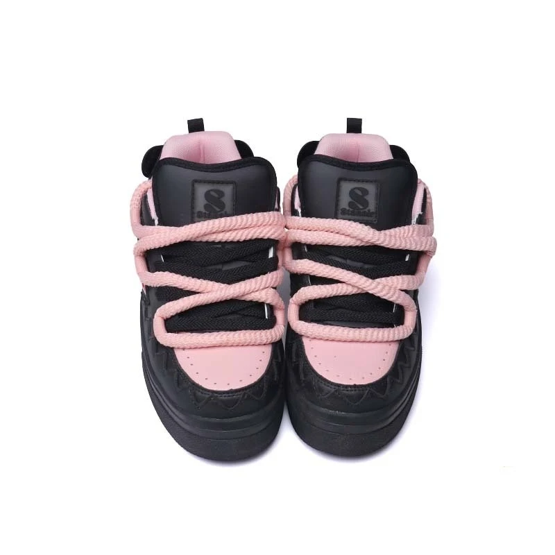 

Retro and trendy sports running shoes, combining retro comfort craftsmanship with trendy and durable outsole, designed specifica