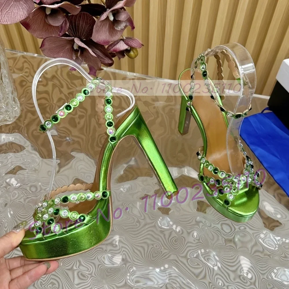 

Сандалии на платформе с кристаллами и перекрестным ремешком, женские модные золотые туфли из лакированной кожи, женские шикарные вечерние белые сандалии с ремешком на щиколотке
