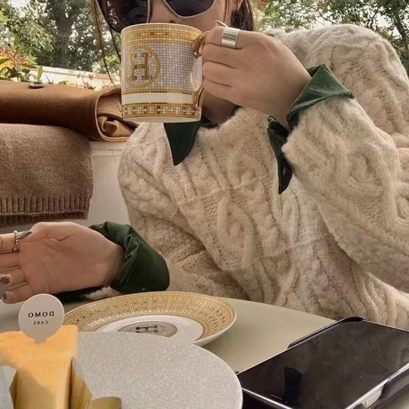 Autumn/Winter 2025 Round Neck Fried Dough Twists Knit Pullover Sweater Women's Thickened Loose Short Top image 2