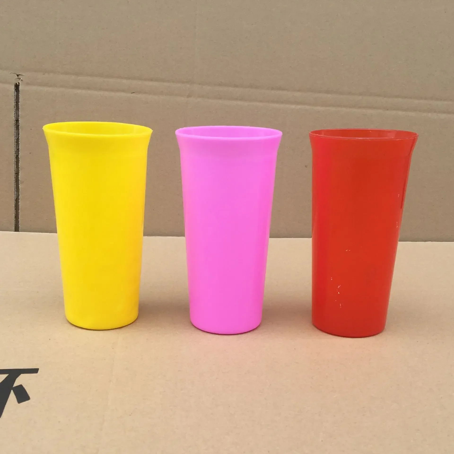 

Summer wide-mouth plastic horn cup can be printed with pictures