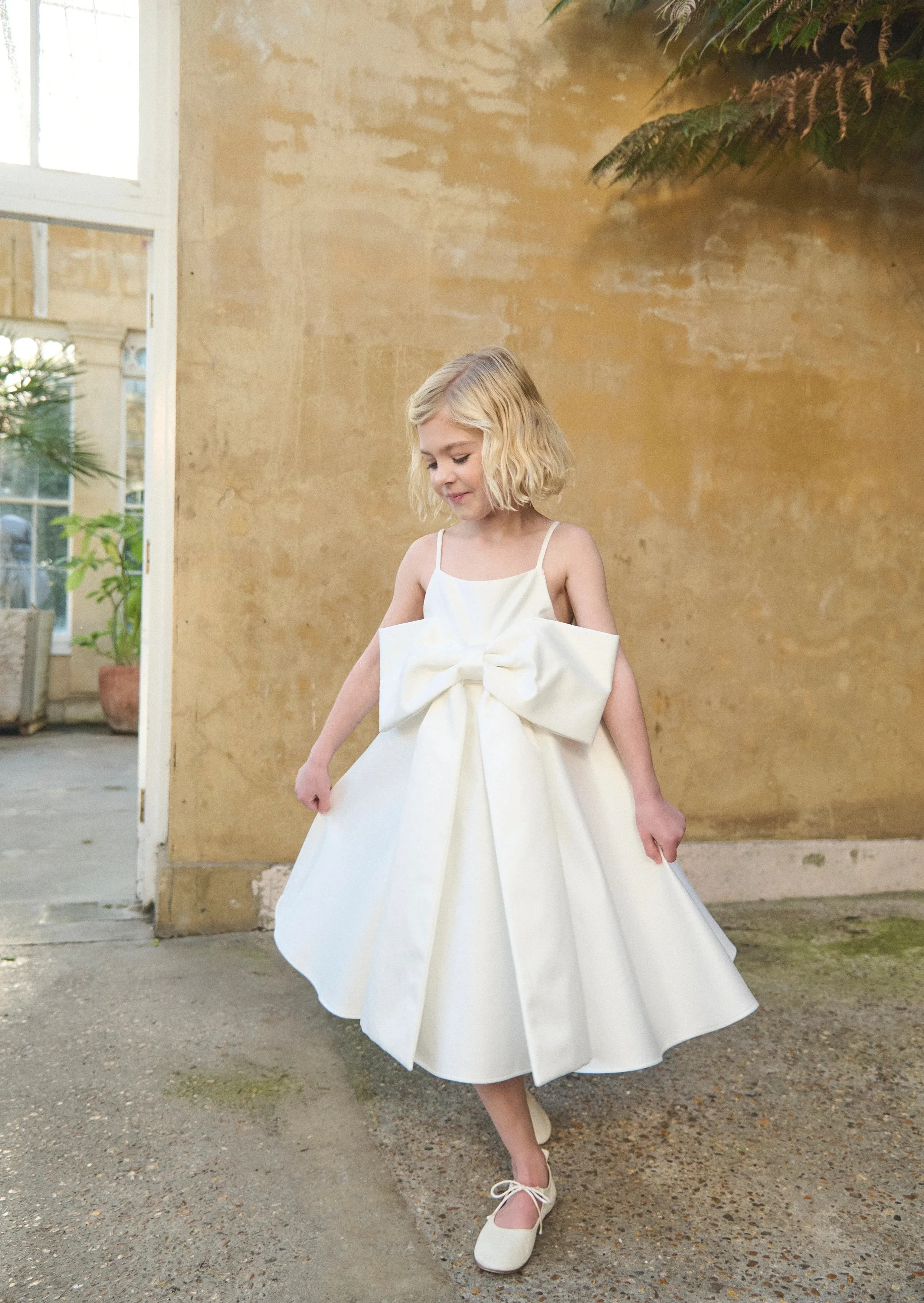 

Платье для девочки с бантом и цветами, белое платье принцессы на бретельках, свадебное платье, платье-тюльпан А-силуэта, новое детское платье 2026 года