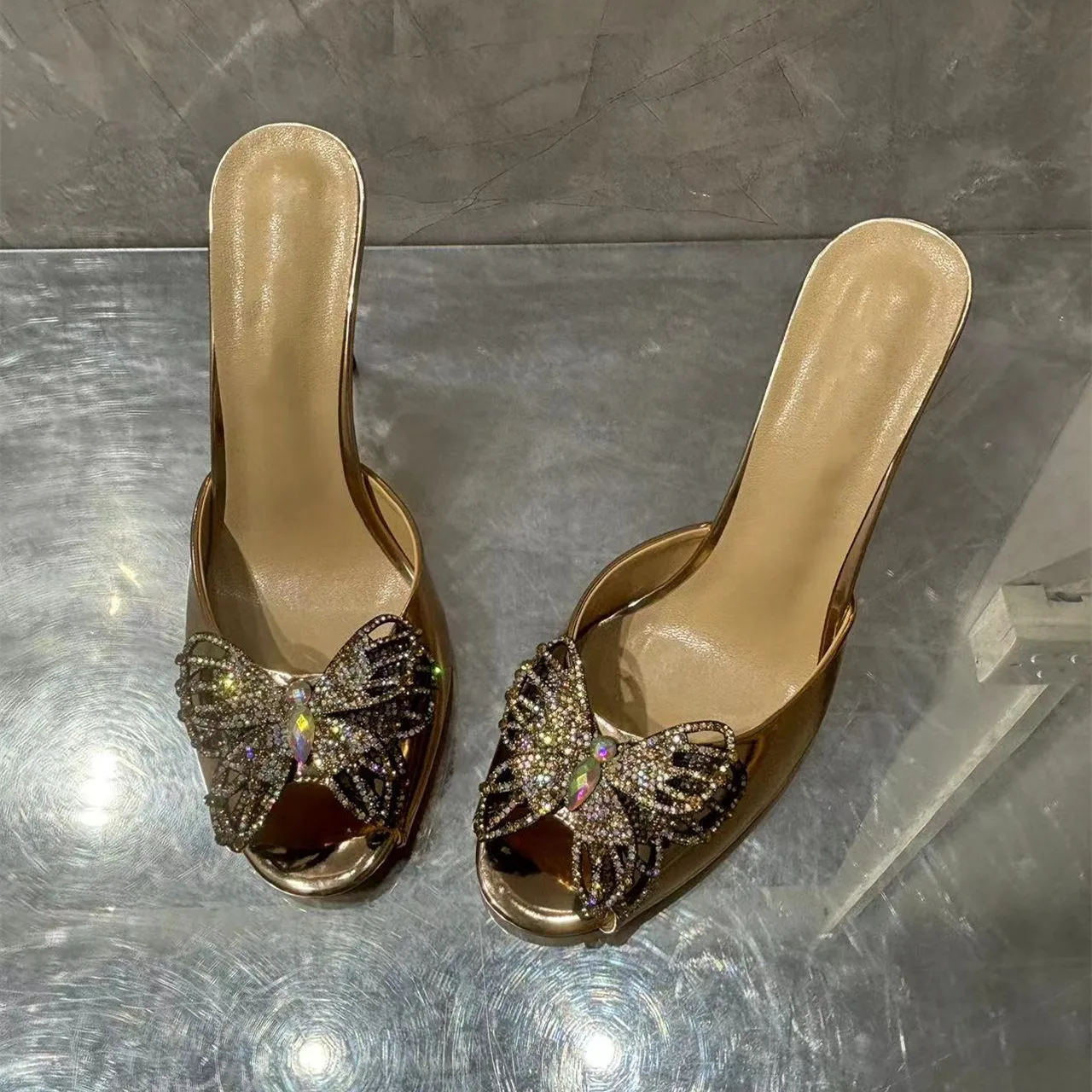 

Golden Pointed Peep Toe Thin Heels Slippers for Women New Brand Design Rose Crystals Decor High Heel Half Shoes Lady Size43