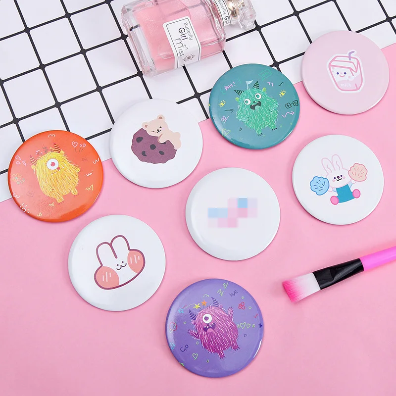 Creative Mini Makeup Mirror แบบพกพาแต่งหน้ากระจกแบบพกพาขนาดเล็กรอบกระจกน่ารักนักเรียนสาวหัวใจ Dressing กระจก