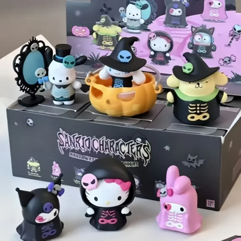 

Новая оригинальная семья Sanrio на Хэллоуин, озорная ночная серия, слепая коробка, модная игра, милый настольный орнамент, коллекционные игрушки, подарок