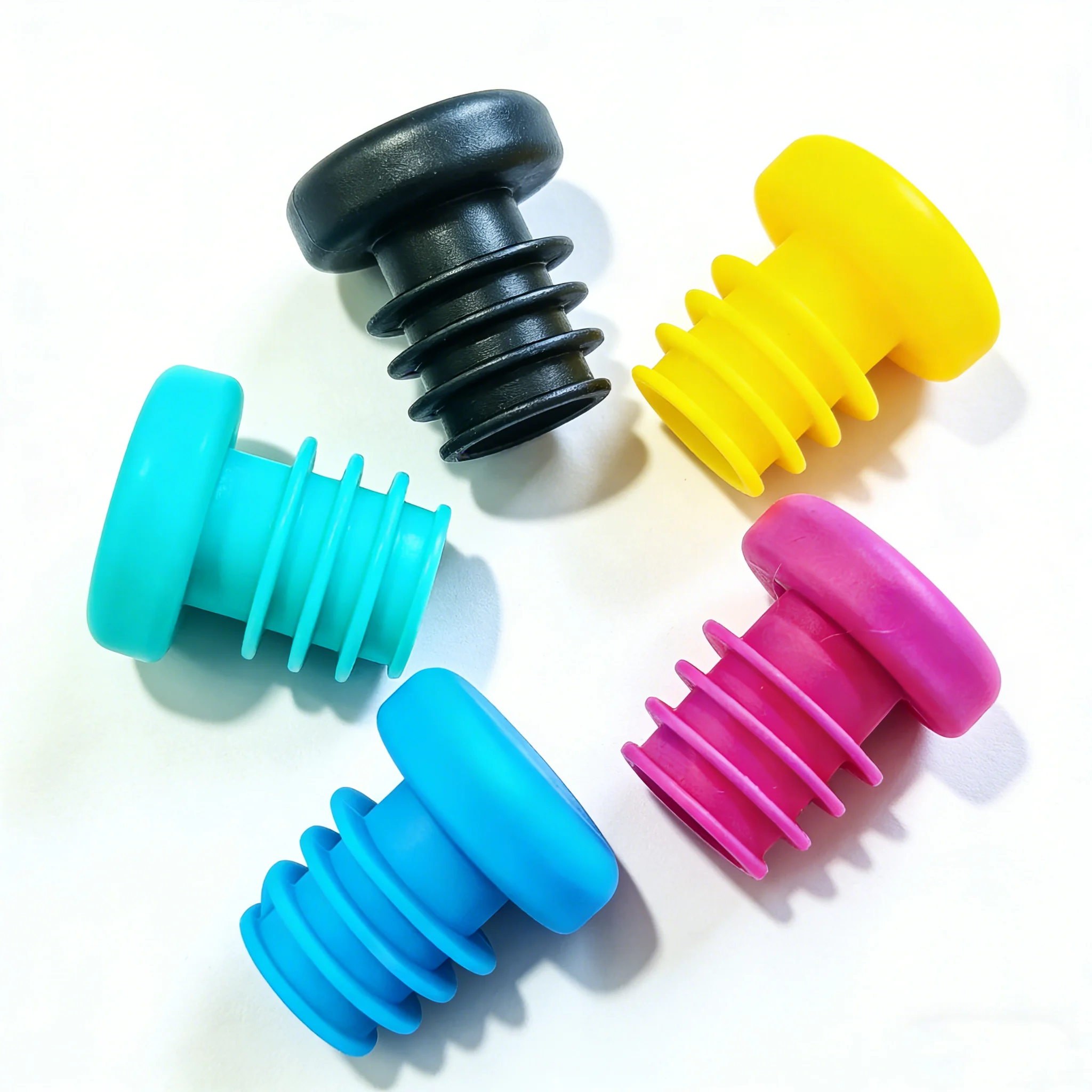 Tapones de silicona reutilizables de colores, 5 piezas por juego, tapas multiusos para sellar botellas de vino para uso doméstico y en la cocina.