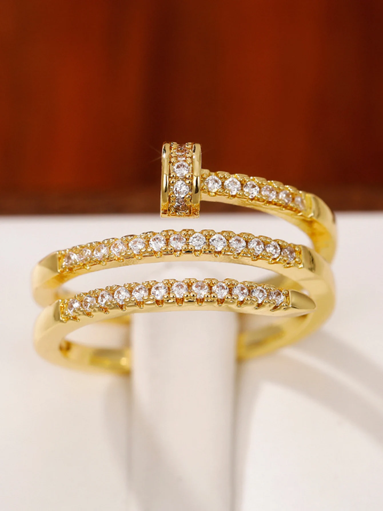 Surrounding multi-layer design ring elegant, simple and generous, suitable for daily wear