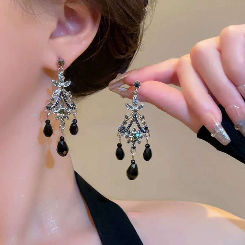Vintage Ethnischen Stil Strass Blume Geformt Wasser Tropfen Ohrringe für Frauen Elegante Lange Textur Baumeln Ohrring Weiblichen Schmuck