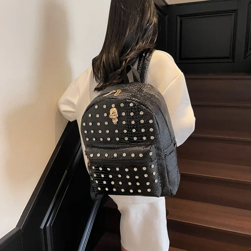 

Large Capacity Trendy Rivet Backpack Casual Fashion Student Backpack for Comfortable Daily Use Versatile Backpack