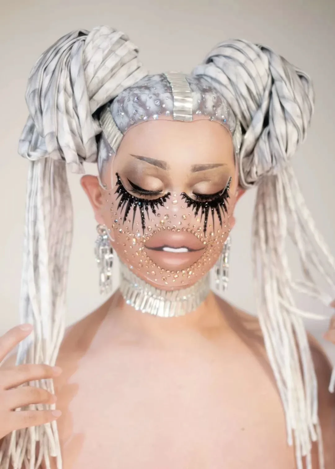 

2026 Women Sparkling Nightclub Rhinestone Party Masks Pearls Prom Crystal Face Decoration Club Singer Dancer Stage Accessories