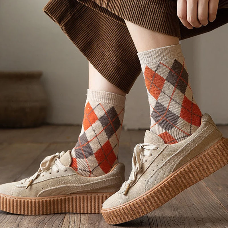 Modische karierte gestreifte Socken für Damen und Herren, Herbst und Winter, wärmende Diamant-Socken, Streetwear, lustige Argyle-geometrische Socken. – Detail 10