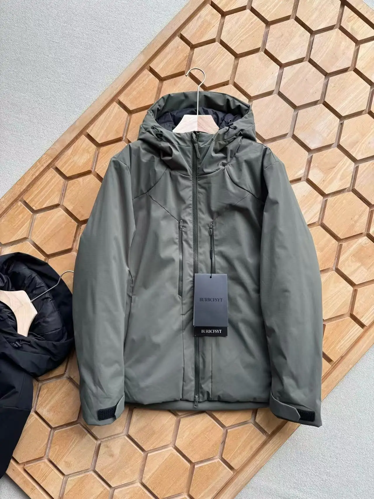 

Winter Thiened Hooded Cotton Jaet Men's Outdoor Windproof Sports Casual Workwear Coat Polyester Fiber Filling Youth Trend