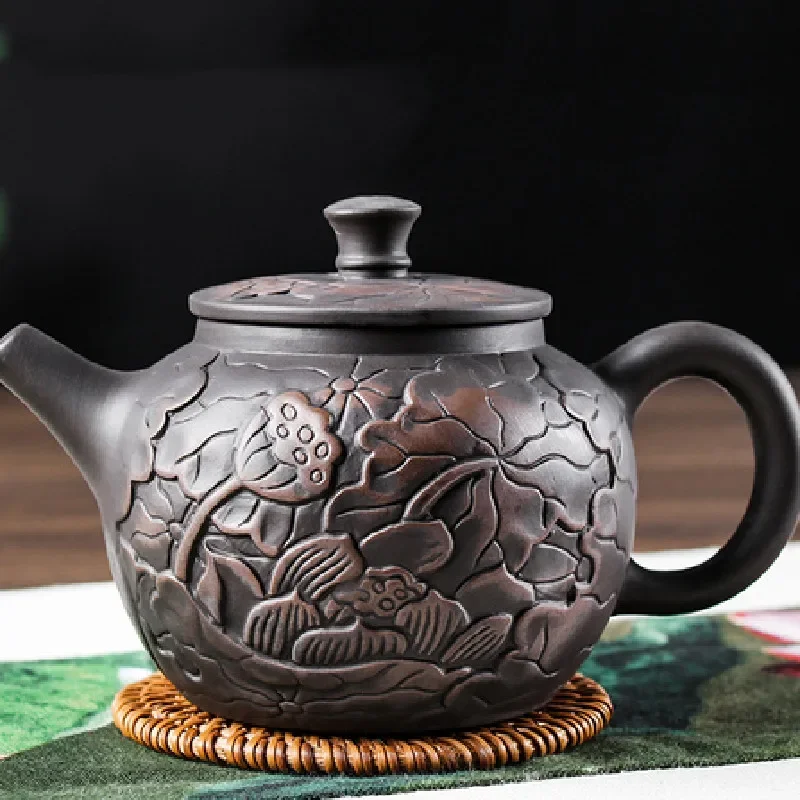 1pc Yixing Tea Pot Purple Clay Teapots Beauty Kettle Black Mud Hand Hand Carved Lotus Illustration Pot Home Handmade Tea Set