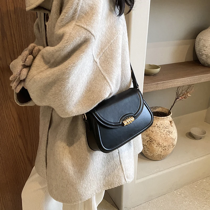 Małe torby typu Crossbody czerwona sztuczna skóra dla kobiet 2023 koreańska moda Retro solidna kolorowa torba na ramię torebki i portmonetki
