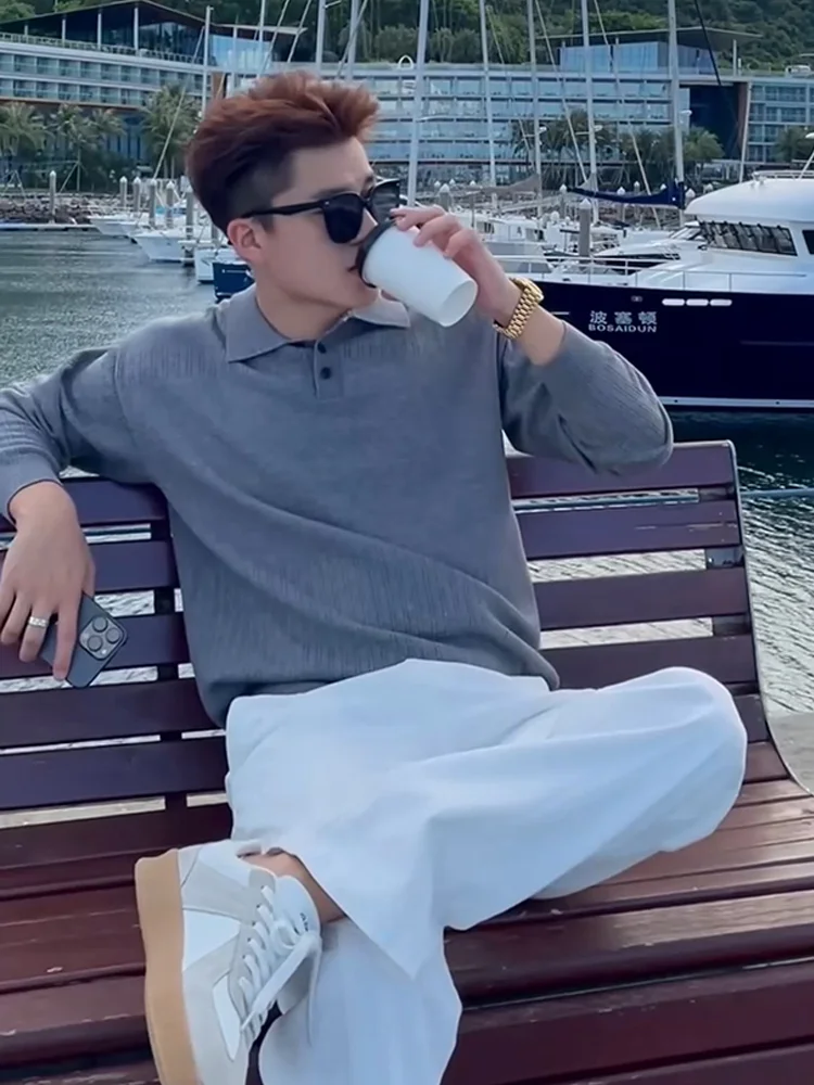 

Вязаный комплект из рубашки и брюк для мужчин: модный осенний свитшот с отложным воротником и длинными рукавами и брюки.