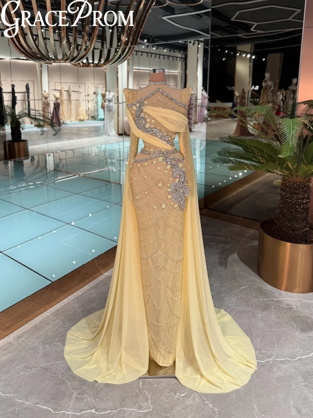 

Glamorous Light Yellow Beaded Evening Dress Silver Crystal Floor-length Wedding Party Gown Customized Graceful Banquet Gowns