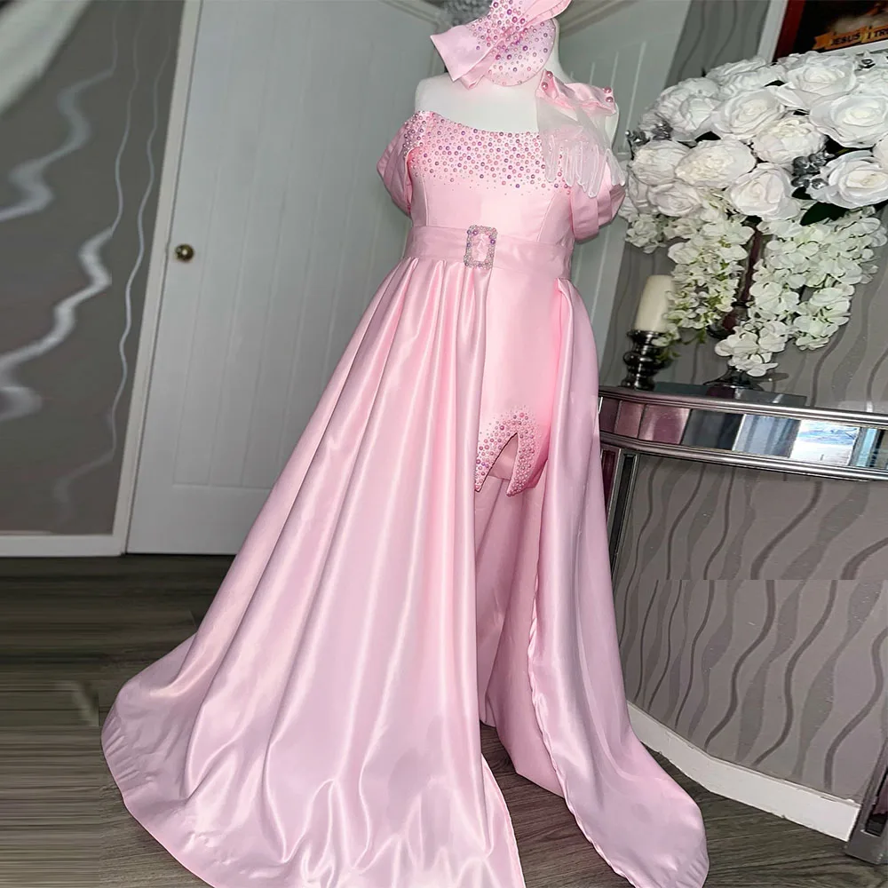 Kurzes, maßgeschneidertes Cocktailkleid im Etui-Stil, schulterfreies Cocktailkleid für Damen, ärmelloses, mit Perlen verziertes Partykleid
