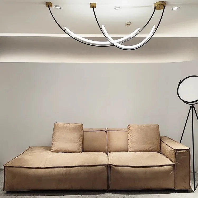 مكعبات توفو كريمية حديثة وبسيطة، وأريكة من القماش غير اللامع بصف مستقيم #2