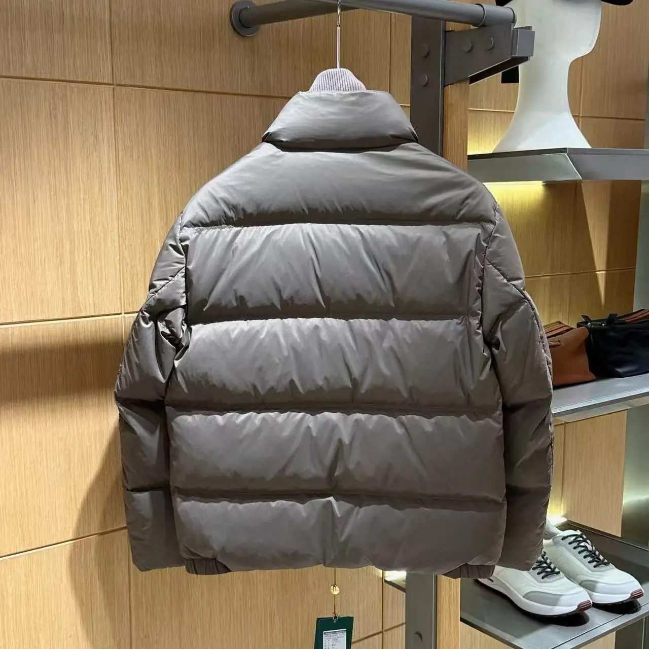 เสื้อแจ็คเก็ตขนเป็ดแบบเรียบง่ายสไตล์อิตาเลียนสำหรับผู้ชาย รุ่น 25ss