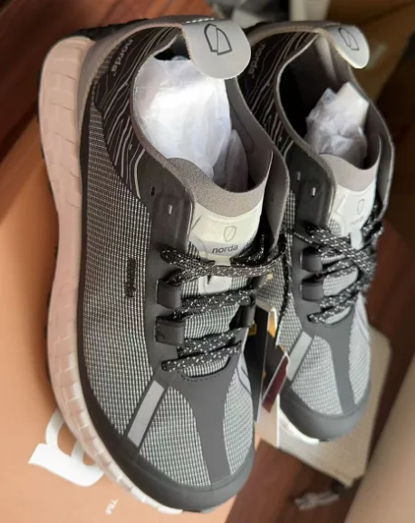 

2025 Winter New Arrival Bestselling Casual Outdoor Slip-Resistant Durable Walking Shoes High Traction Walking Shoes Casual Footw